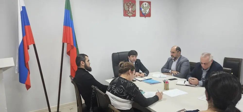 Совместный приём граждан по вопросам ЖКХ в Каспийске: Проблемы на контроле